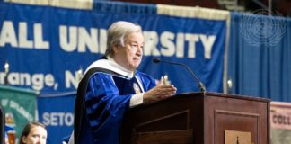 FN-sjef Guterres talte til avgangsstudenter: – Ikke jobb for klimaødeleggere