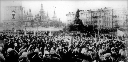 Demonstrasjon til støtte for den ukrainske Radaen, Kyiv 1917. FOTO: Wikimedia Commons