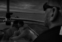 Machados flukt: Høye bølger, vått og mørkt