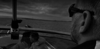 Machados flukt: Høye bølger, vått og mørkt